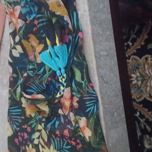 Woman's  INC  scarf - Picture 2 of 4